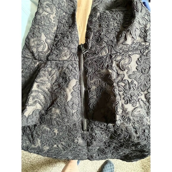 PrettyLittleThing Dress Womens Size M Black Floral Lace Peplum V-Neck Knee - Picture 4 of 5